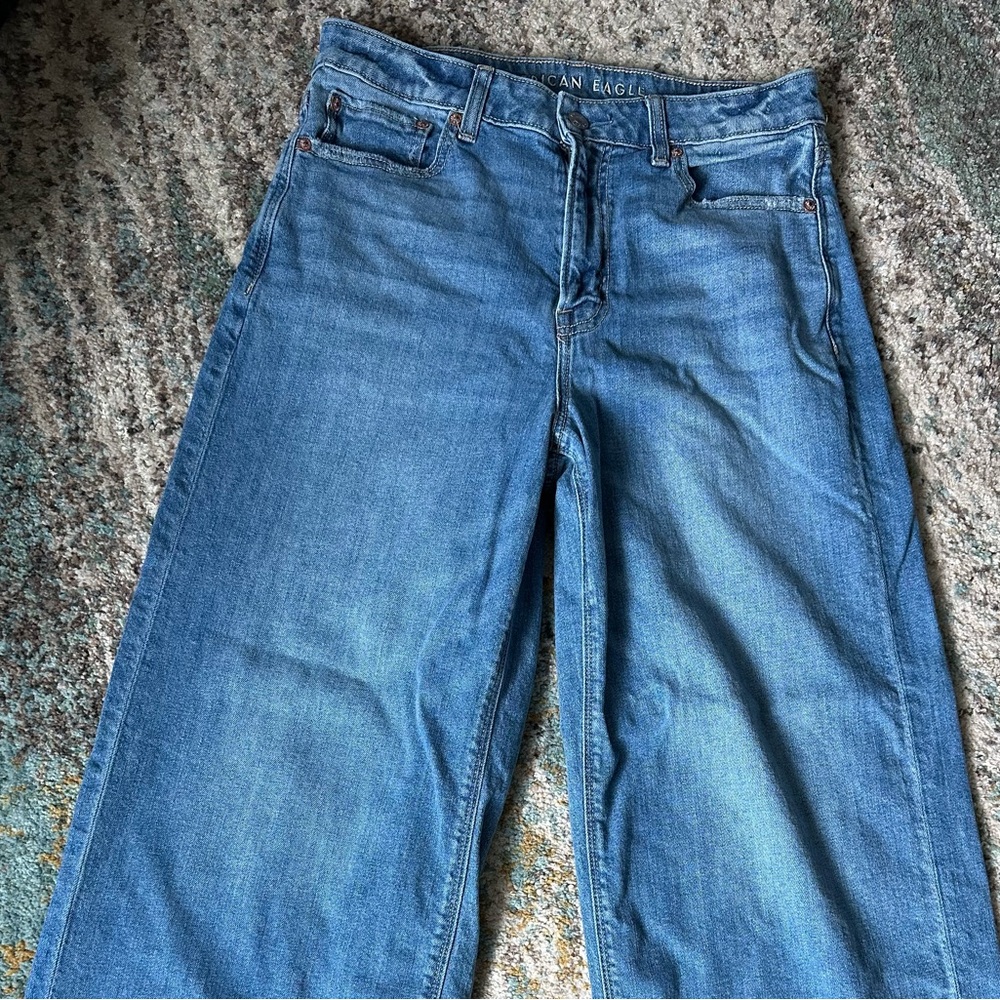 American Eagle super high waist baggy wide leg size 6 Light Blue Denim Jeans